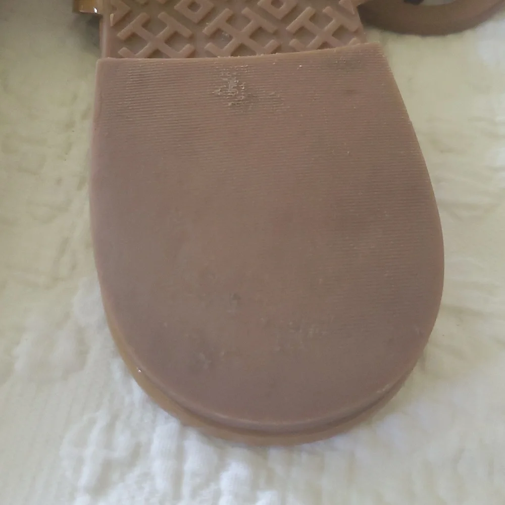 TORY BURCH MILLER SANDALS IN TAN/SHINY/ SIZE:7.5